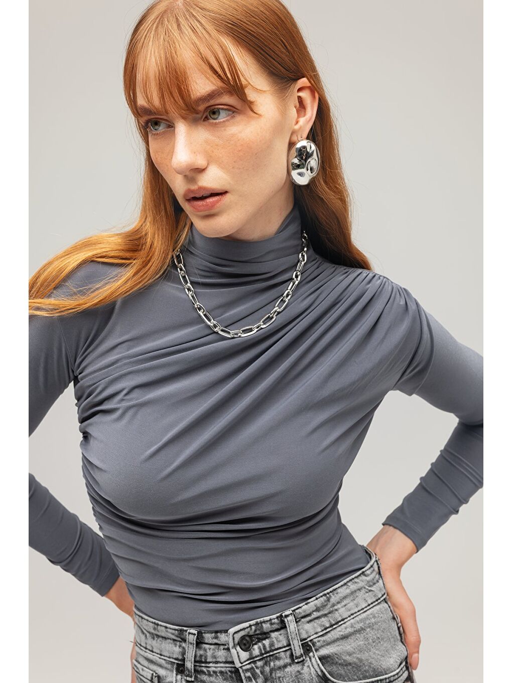 Beyaz Antrasit Kadın Drapeli Boğazlı Uzun Kollu Örme Bluz - Slim Fit-1