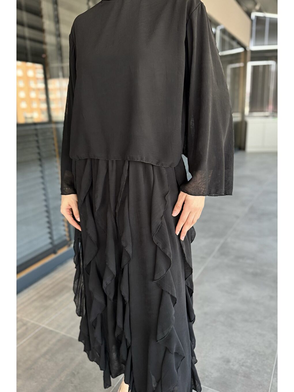 Siyah Astarlı Fırfır Detaylı Şifon Etek Bluz İkili Takım-5