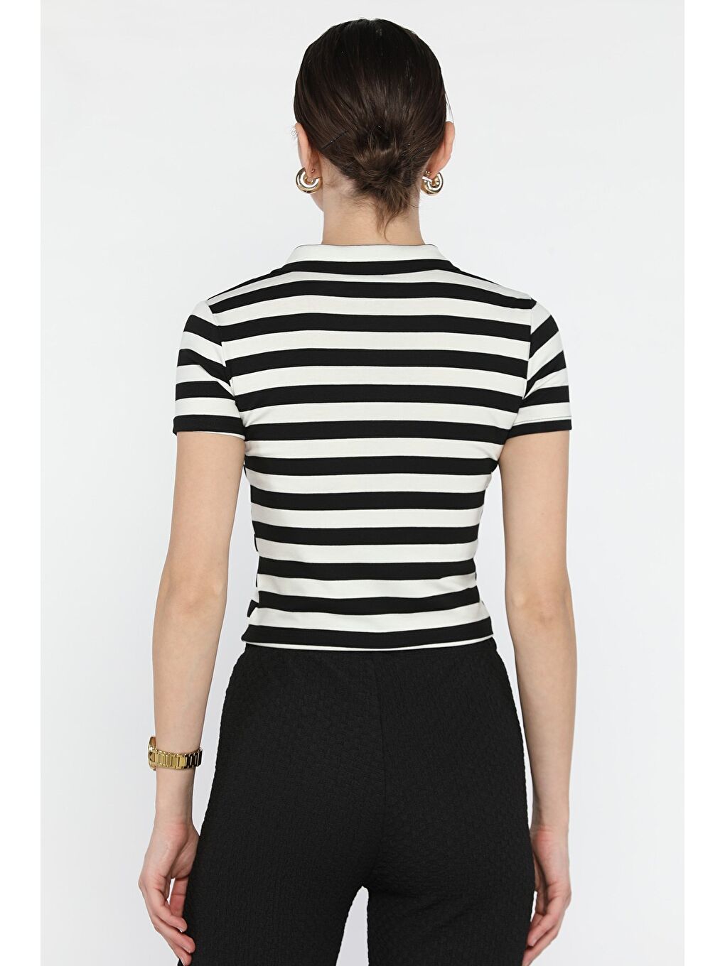 Siyah Polo Yaka Yarım Fermuarlı Çizgi Desenli Tişört-2