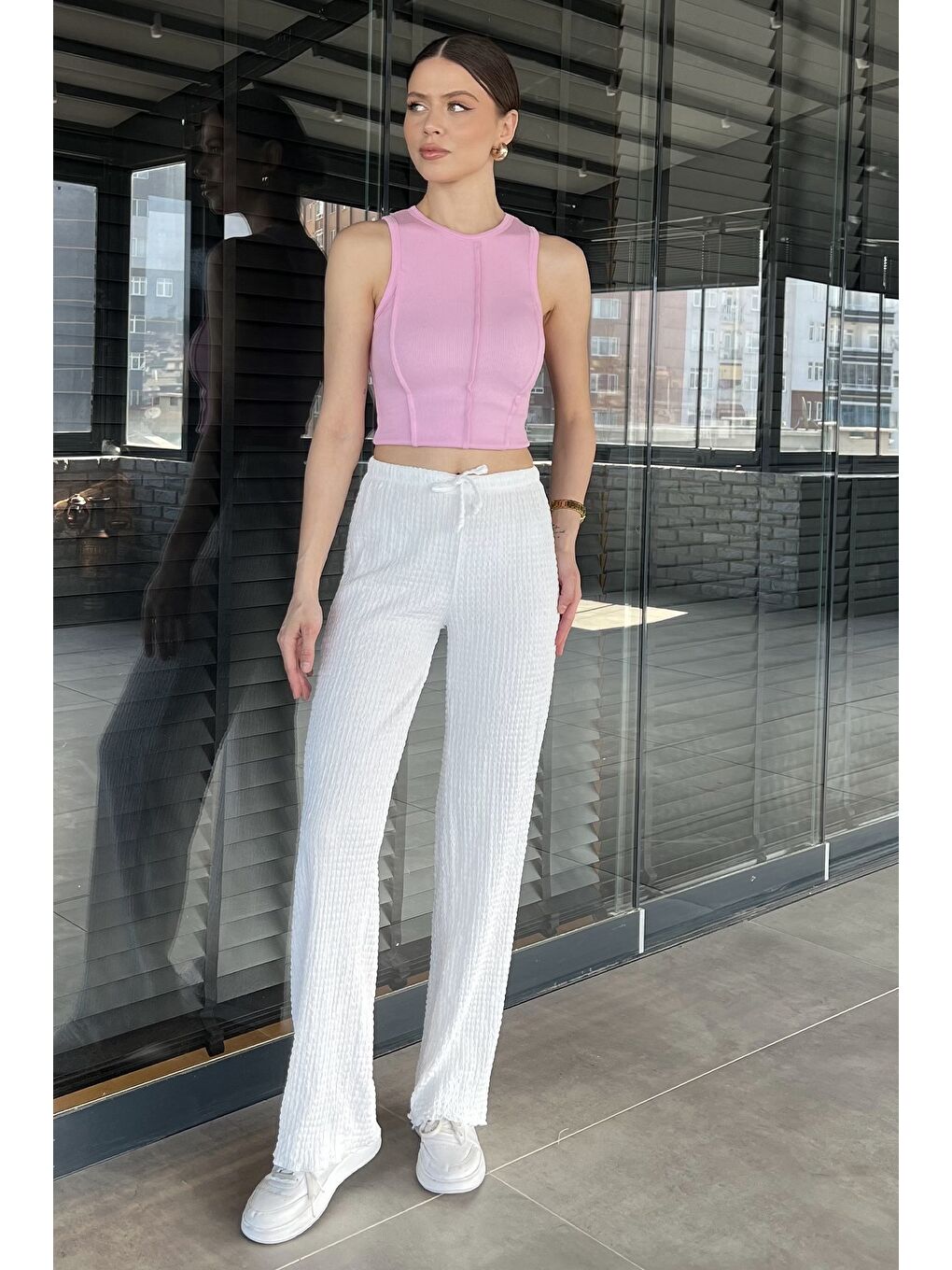 Ekru Bel Bağcıklı Kabartma Desenli Pantolon