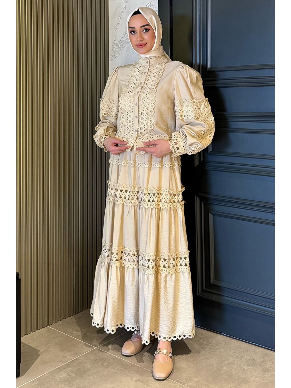 Bej Fistolu Hakim Yaka Gömlek Bel Lastikli Etek Tesettür İkili Takım-1
