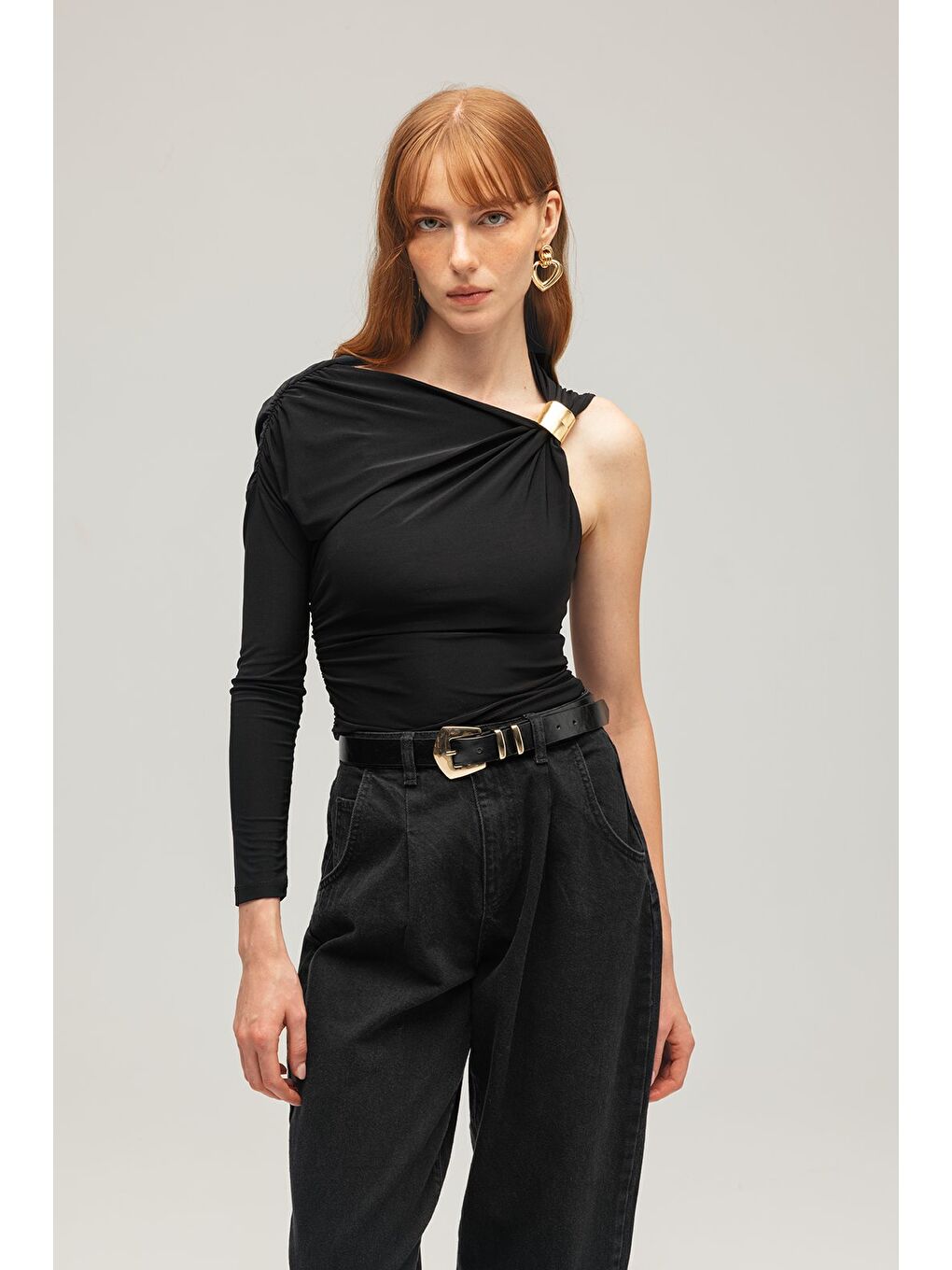 Siyah Kadın Tek Omuz Gold Tokalı Asimetrik Örme Bluz-1