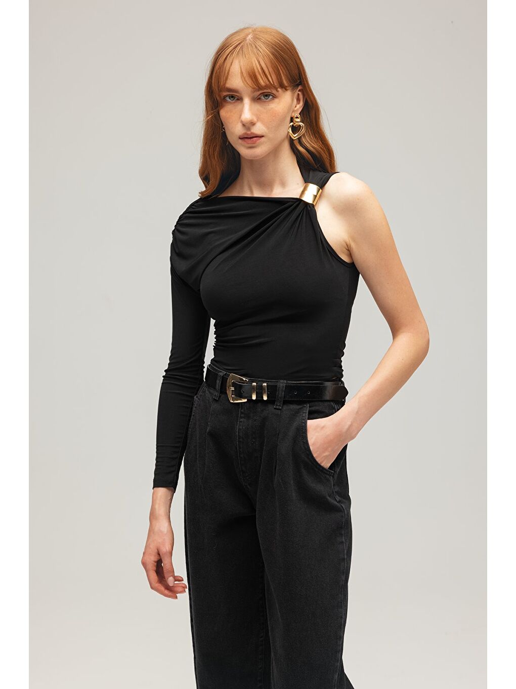 Siyah Kadın Tek Omuz Gold Tokalı Asimetrik Örme Bluz-2