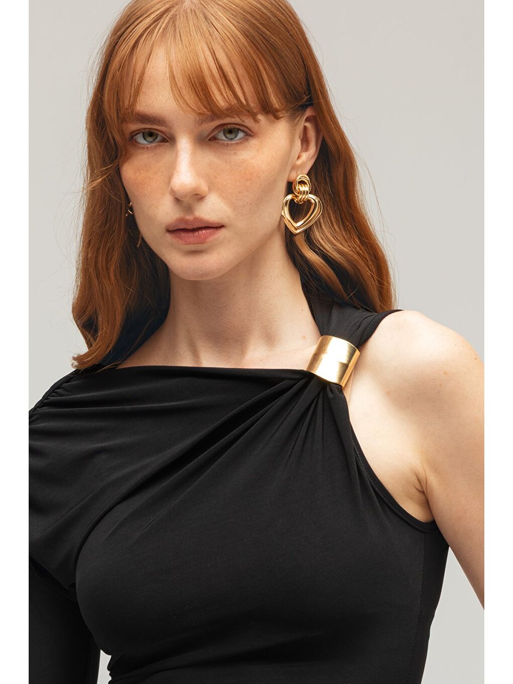 Siyah Kadın Tek Omuz Gold Tokalı Asimetrik Örme Bluz-3