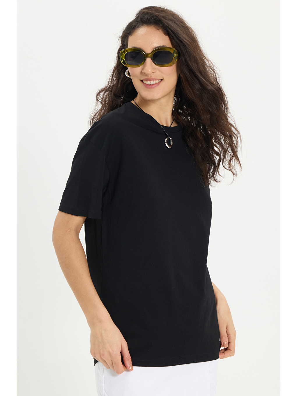 Kadın Slim Fit Dar Kesim %100 Pamuk Kısa Kollu Bisiklet Yaka Siyah Tişört