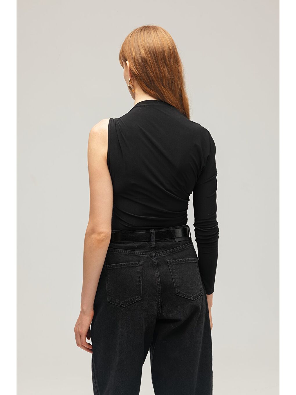 Siyah Kadın Tek Omuz Gold Tokalı Asimetrik Örme Bluz-4