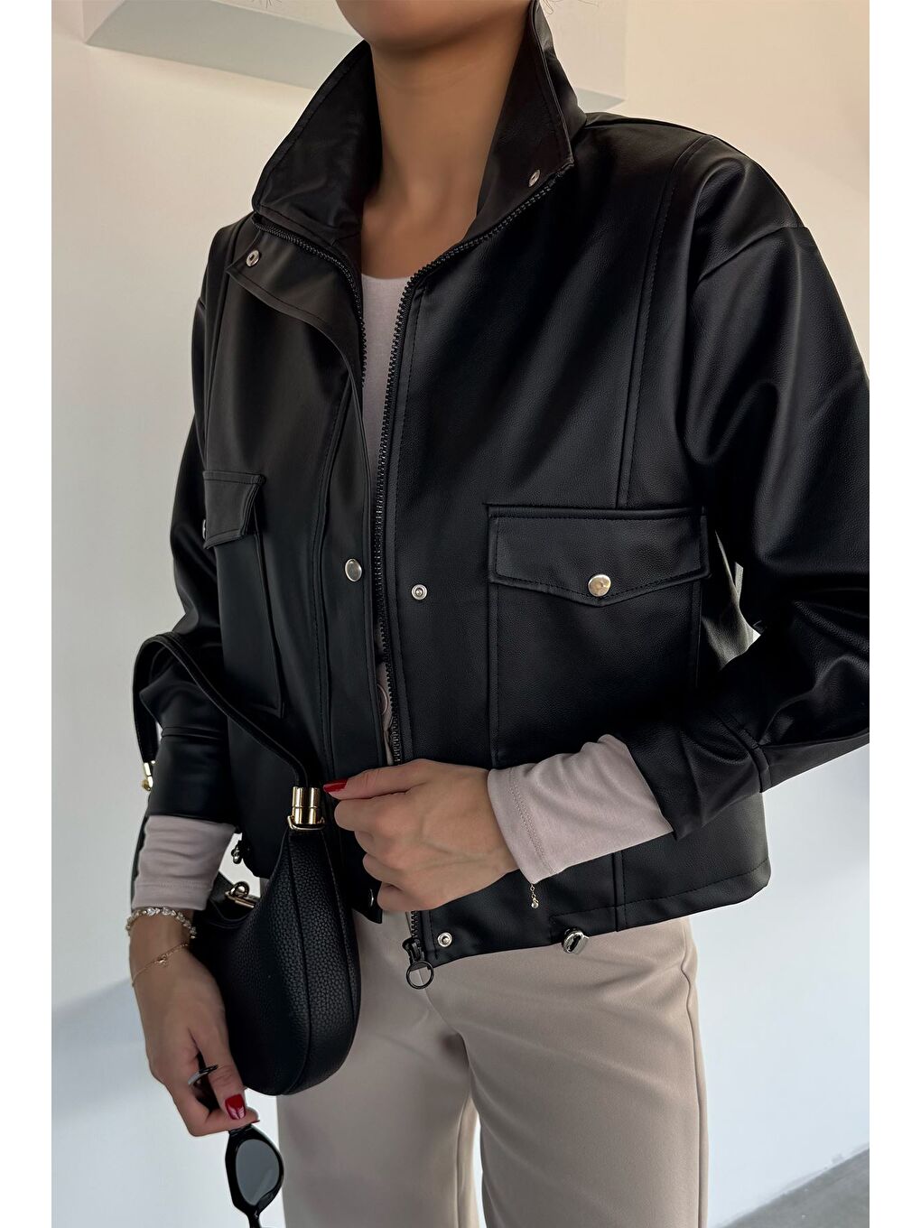 Siyah Kadın İç Astarlı Çift Cepli Çıtçıtlı Ve Fermuarlı Suni Deri Ceket