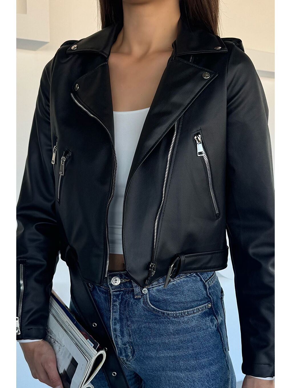 Siyah Kadın İç Astarlı Fermuarlı Kemer Detaylı Suni Deri Ceket-2