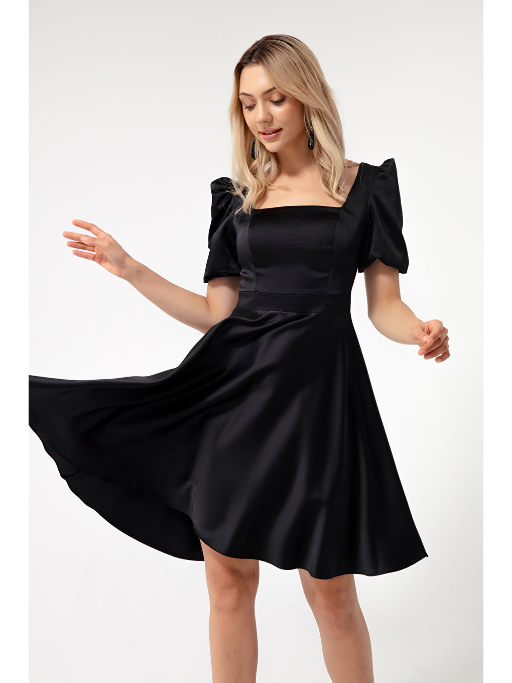 Kadın Siyah Balon Kol Kloş Kesim Midi Saten Abiye Elbise-3
