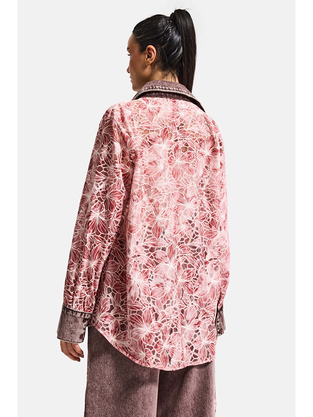 Kadın Pembe 4s6-157 Oversize Özel Tasarım Dantel Ve Gül Detaylı Denim Yakalı Gömlek Ceket-2
