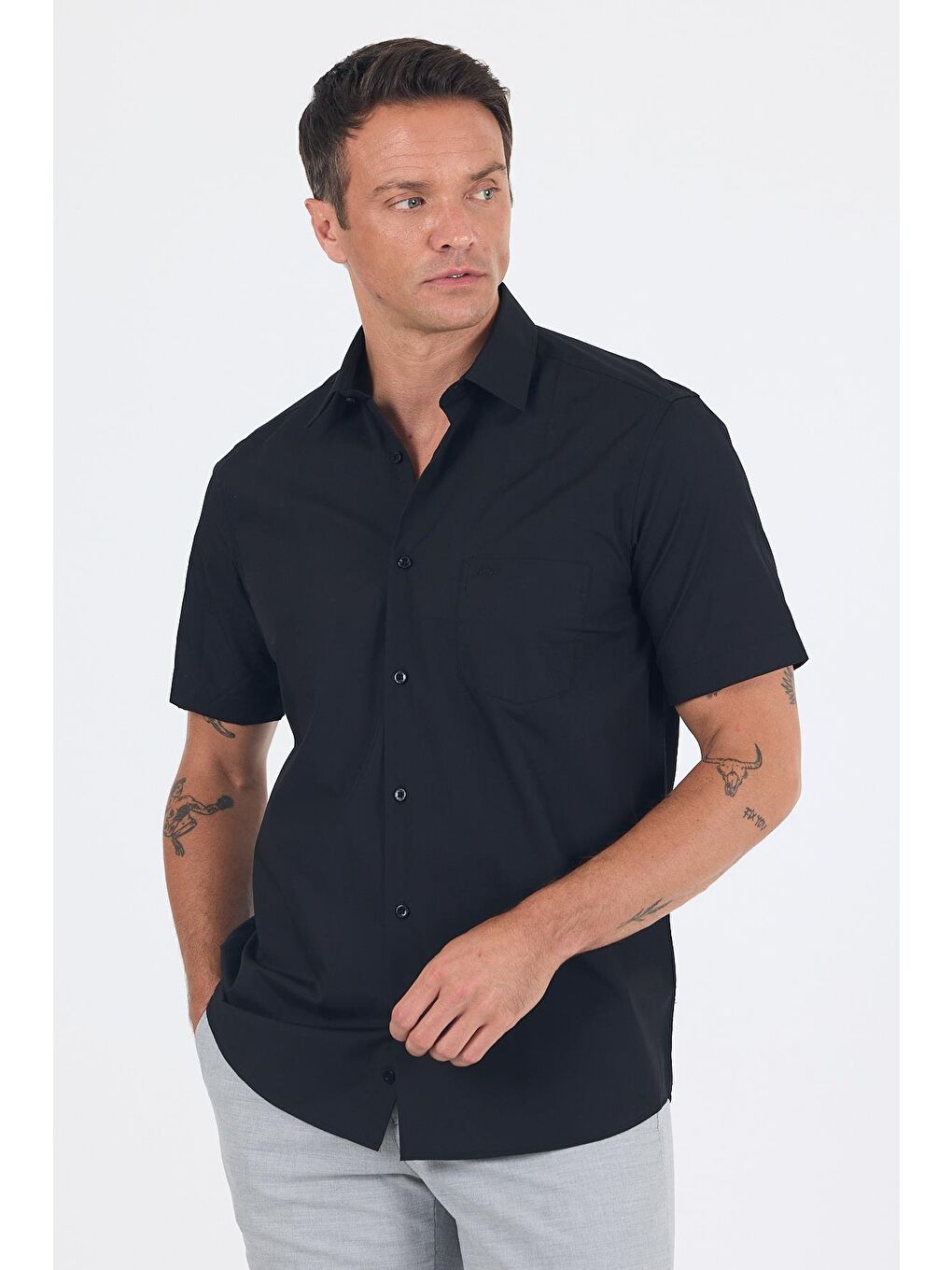 Siyah Kısa Kol Düz Bez Ayağı 041 Sert Yaka Classic Comfort Fit Gömlek 1004250258