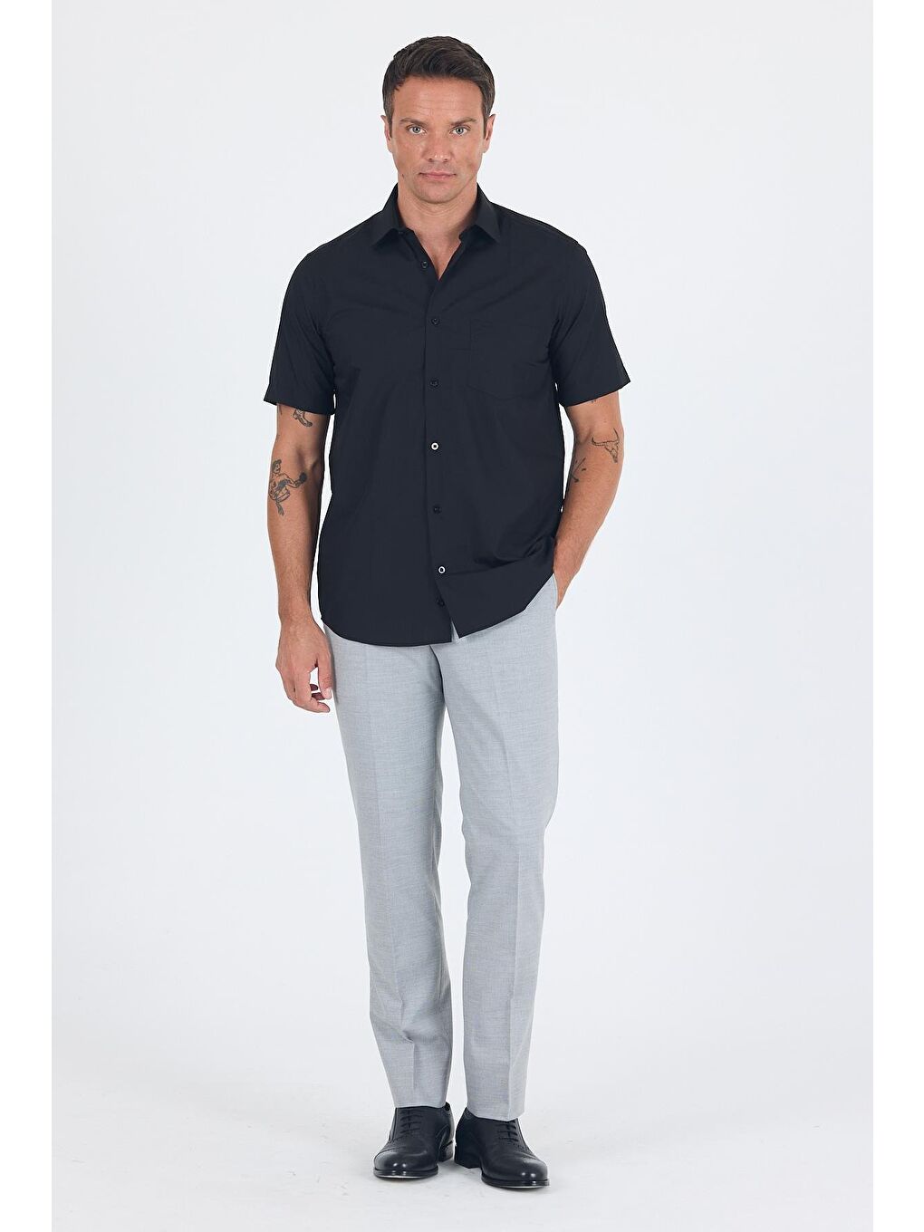 Siyah Kısa Kol Düz Bez Ayağı 041 Sert Yaka Classic Comfort Fit Gömlek 1004250258-1