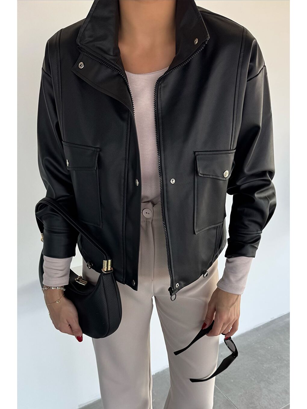 Siyah Kadın İç Astarlı Çift Cepli Çıtçıtlı Ve Fermuarlı Suni Deri Ceket-2