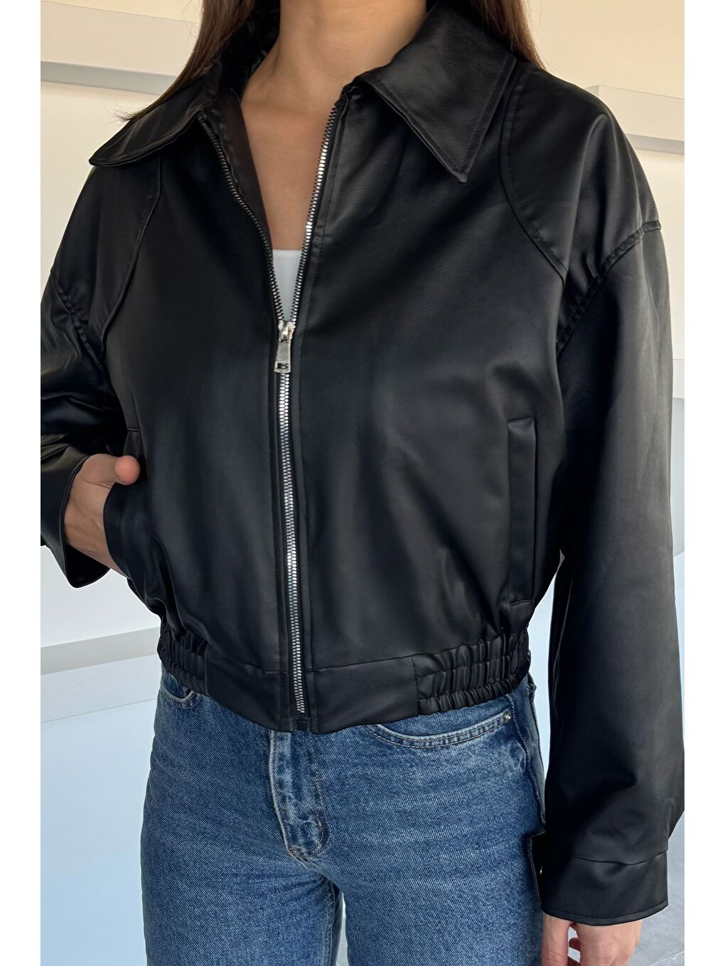 Siyah Kadın Bel Lastikli İç Astarlı Fermuarlı Suni Deri Ceket-1
