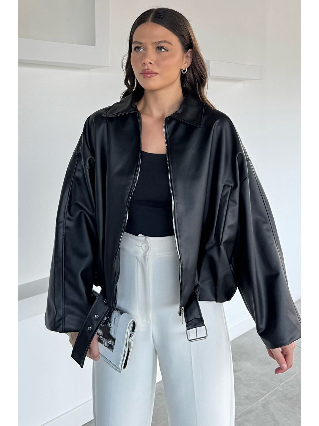 Siyah Kadın Kemer Detaylı İç Astarlı Çift Cepli Fermuarlı Suni Deri Ceket-1