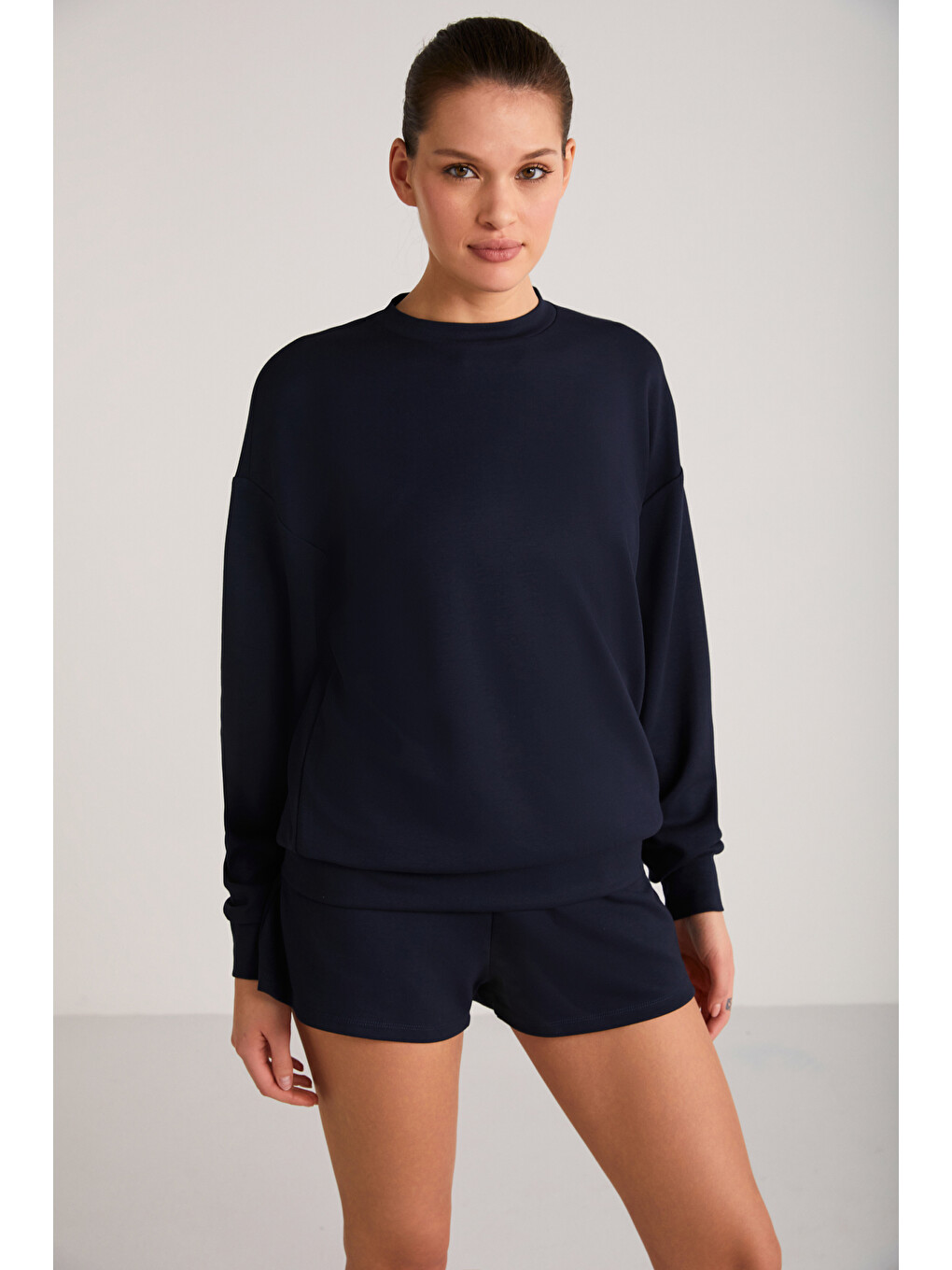 Maisie Kadın Scuba Kumaşlı Aşırı Yumuşak Yuvarlak Yakalı Oversize Lacivert Sweatshirt-1