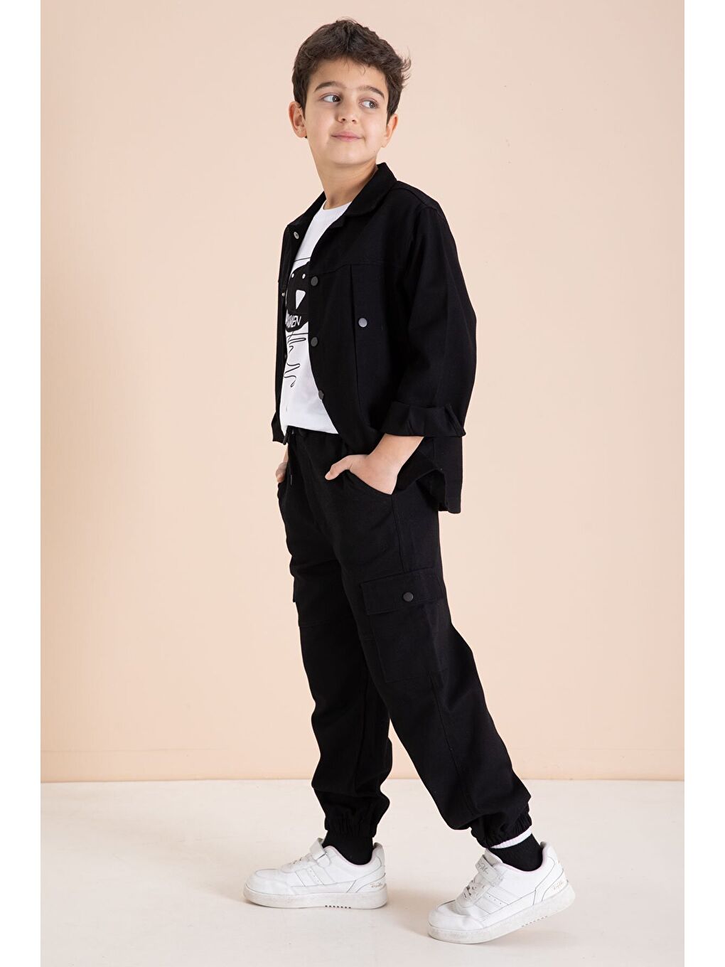 Siyah Kargo Cepli Jean Ceketli ve Pantolonlu Erkek Çocuk Tişörtlü 3lü Takım 23535-2