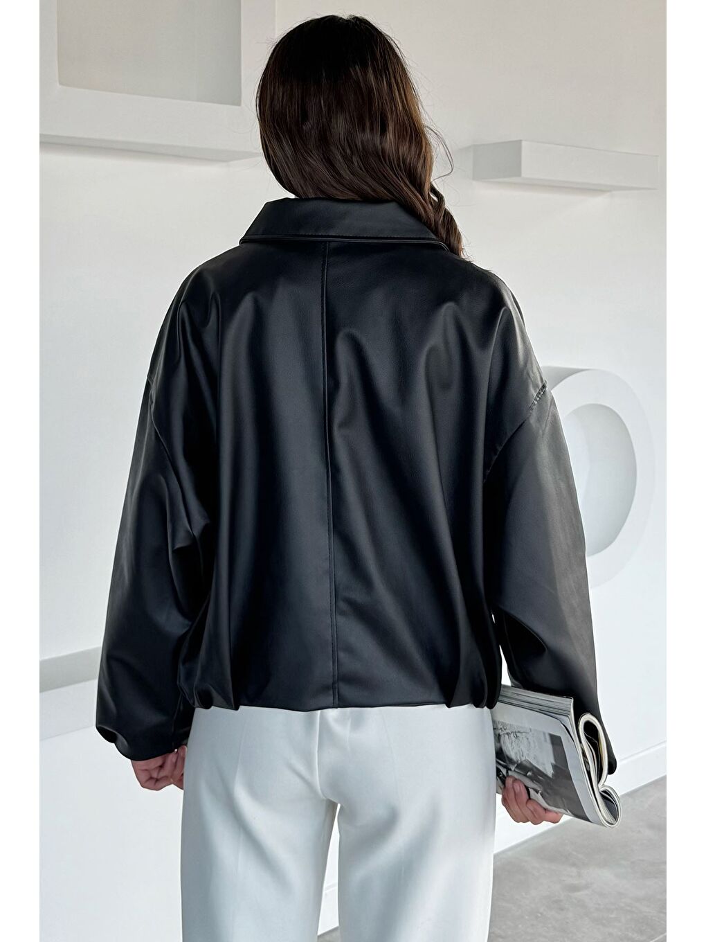 Siyah Kadın Kemer Detaylı İç Astarlı Çift Cepli Fermuarlı Suni Deri Ceket-3