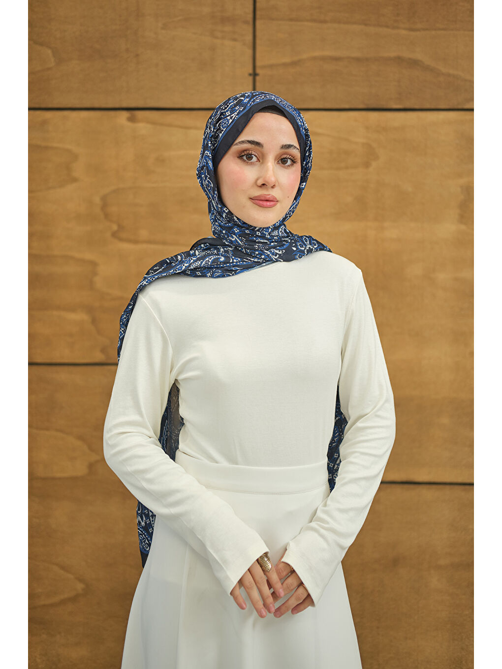 Kadın Yarım Balıkçı Yaka Parmak Geçirme Detay Slimfit Penye Body Ekru-1