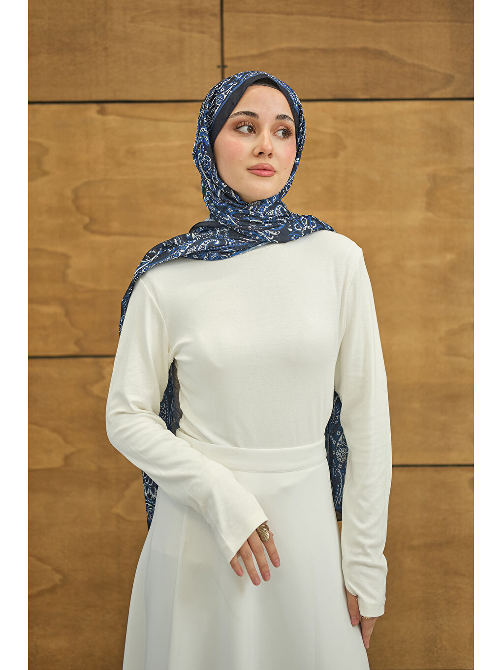 Kadın Yarım Balıkçı Yaka Parmak Geçirme Detay Slimfit Penye Body Ekru-3