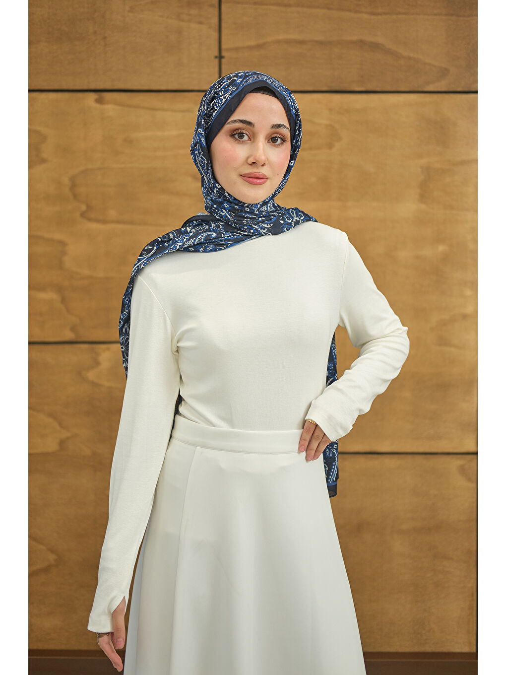 Kadın Yarım Balıkçı Yaka Parmak Geçirme Detay Slimfit Penye Body Ekru-4