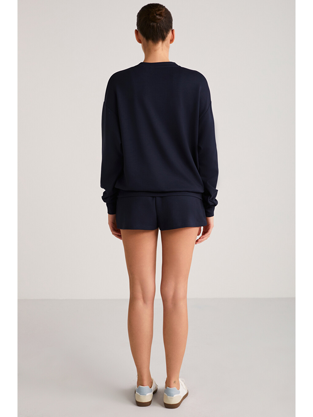 Maisie Kadın Scuba Kumaşlı Aşırı Yumuşak Yuvarlak Yakalı Oversize Lacivert Sweatshirt-5