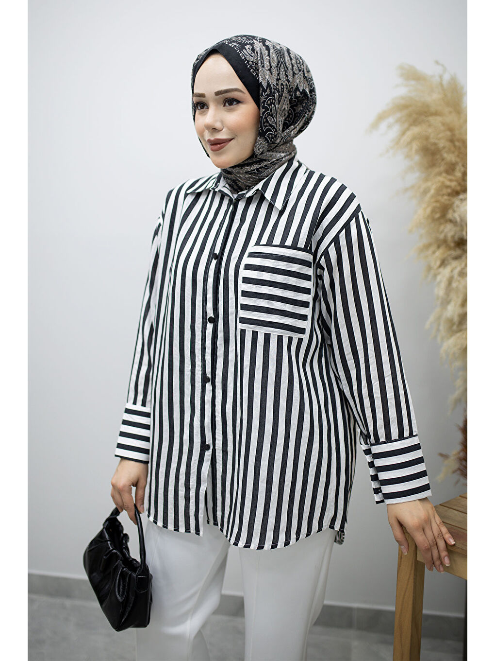 Çizgili Cepli Gömlek TSD260174 Siyah-1
