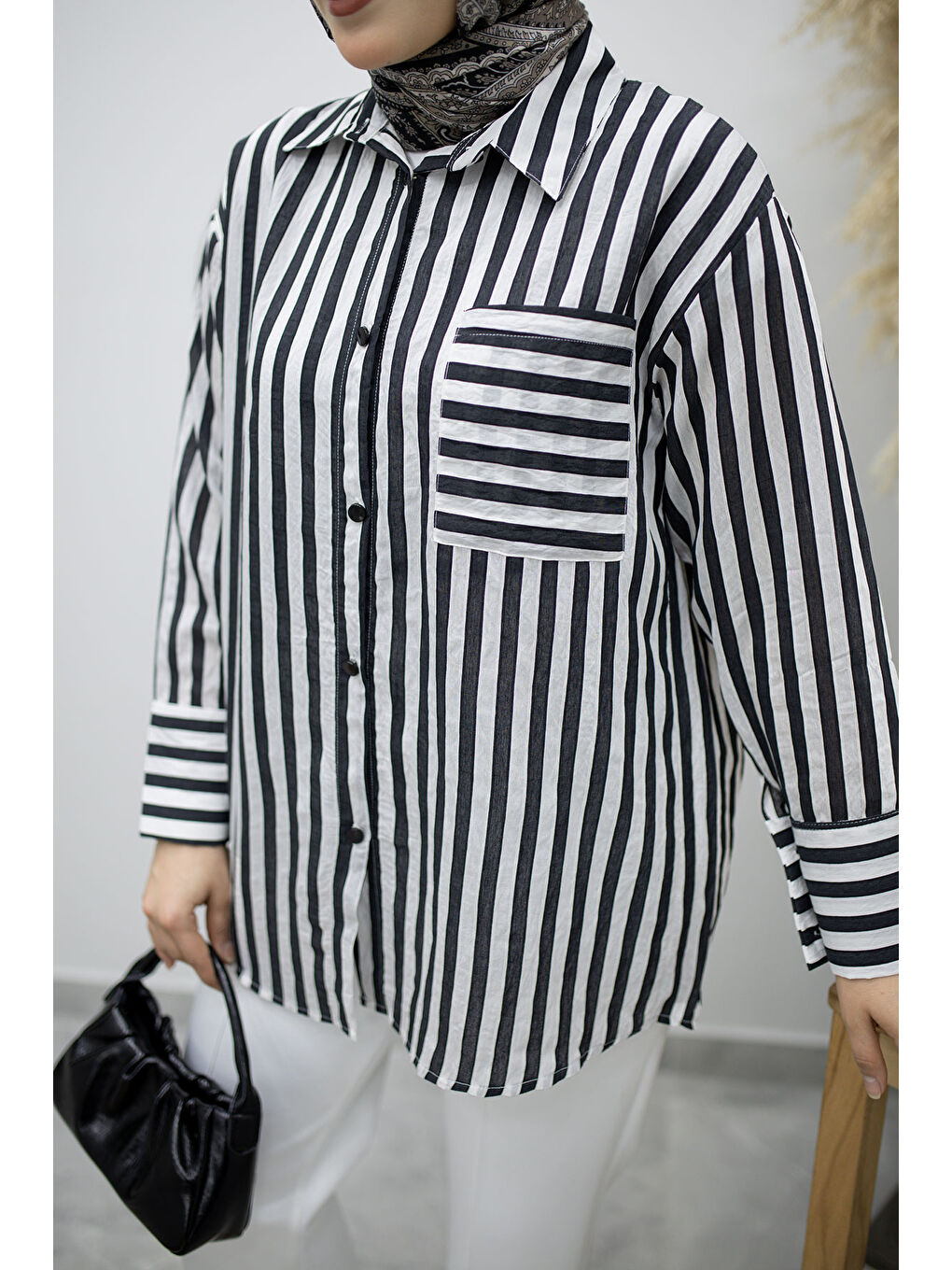 Çizgili Cepli Gömlek TSD260174 Siyah-3