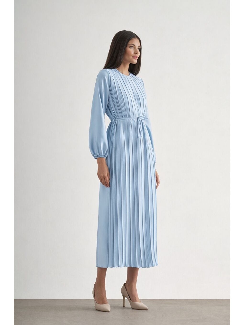 Saten Dokulu İnce Piliseli Açık Mavi Maksi Elbise-1