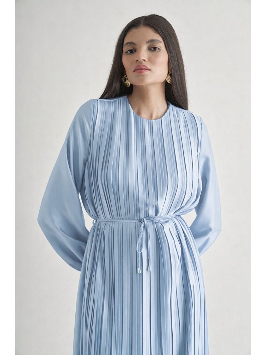 Saten Dokulu İnce Piliseli Açık Mavi Maksi Elbise-2