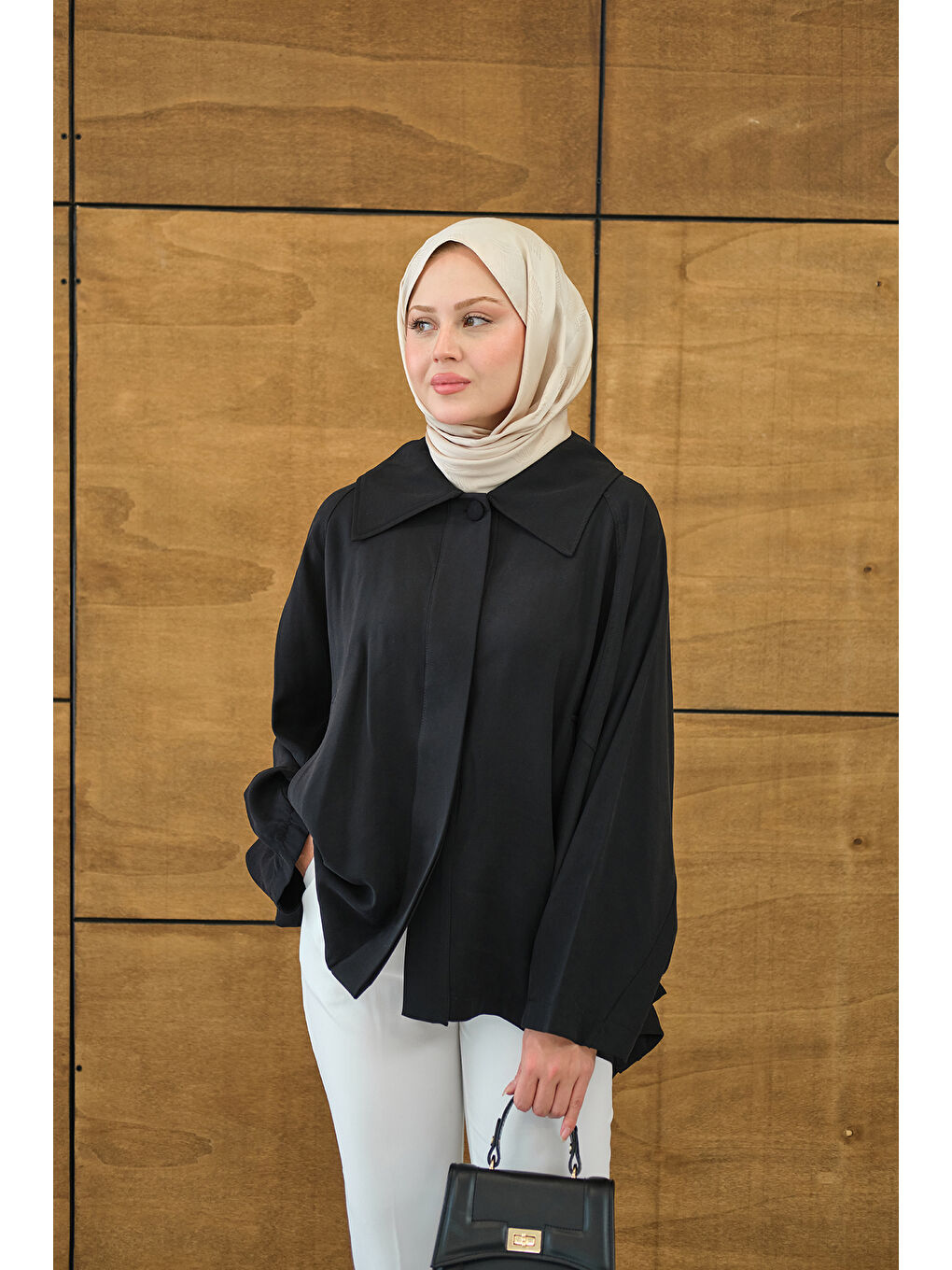 Kadın Gömlek Yaka Düğmeli Cep Detay Astarsız Oversize Tencele Panço Trenç Siyah-1