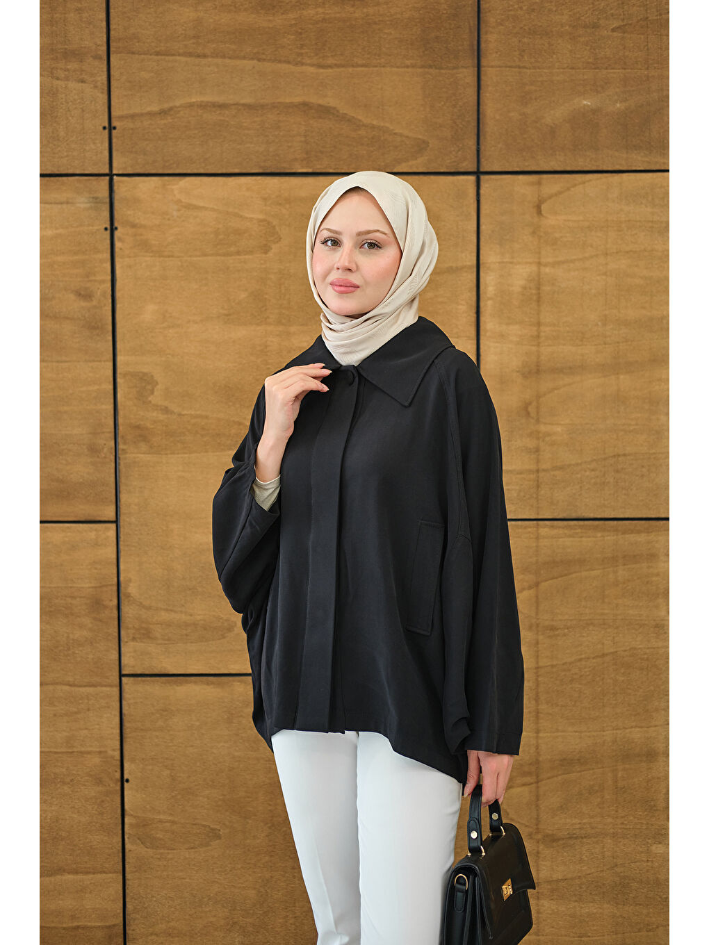 Kadın Gömlek Yaka Düğmeli Cep Detay Astarsız Oversize Tencele Panço Trenç Siyah-2