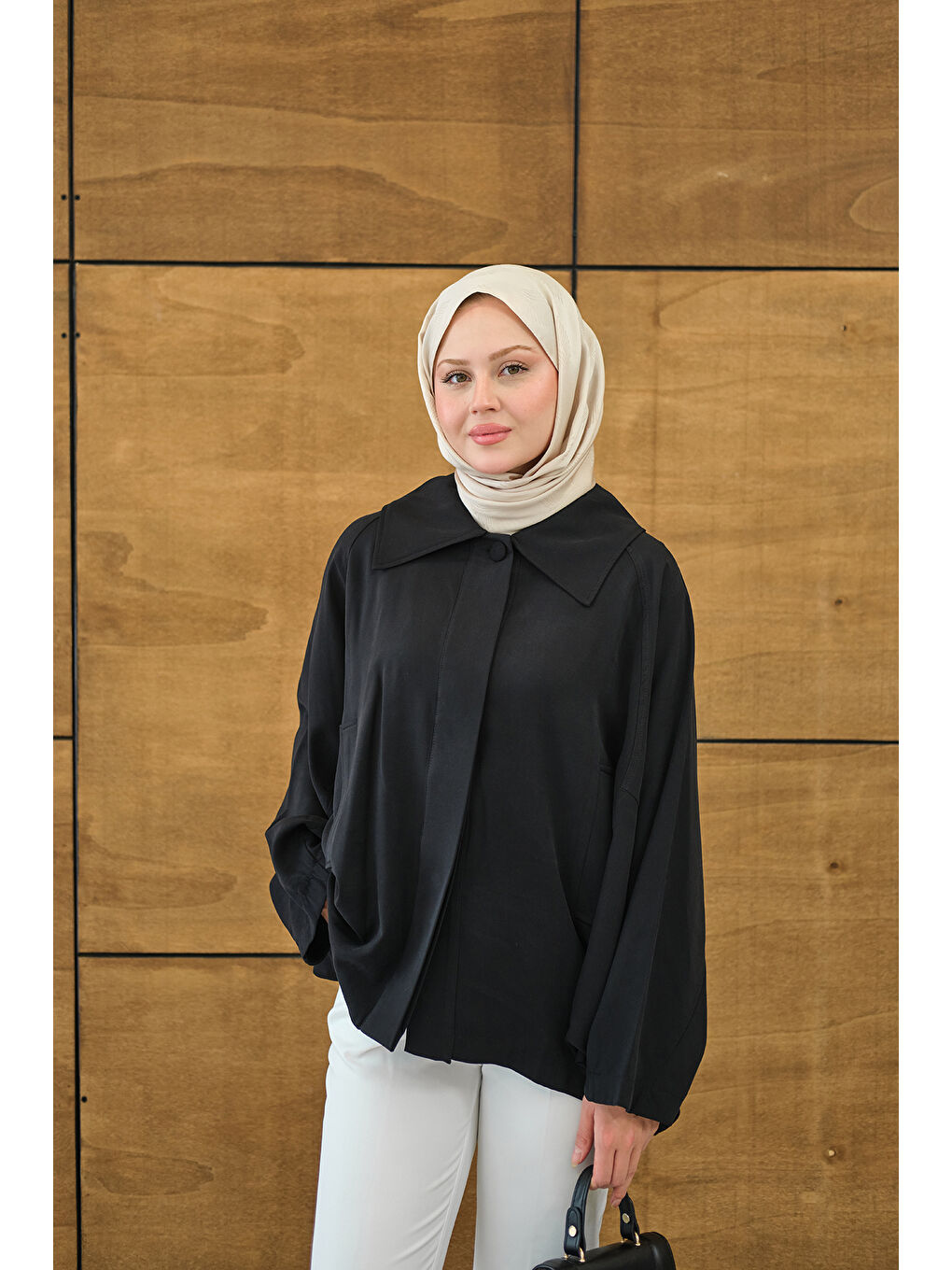 Kadın Gömlek Yaka Düğmeli Cep Detay Astarsız Oversize Tencele Panço Trenç Siyah-3