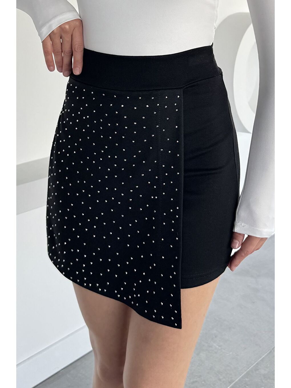 Siyah Kadın Taş İşlemeli Şort Etek