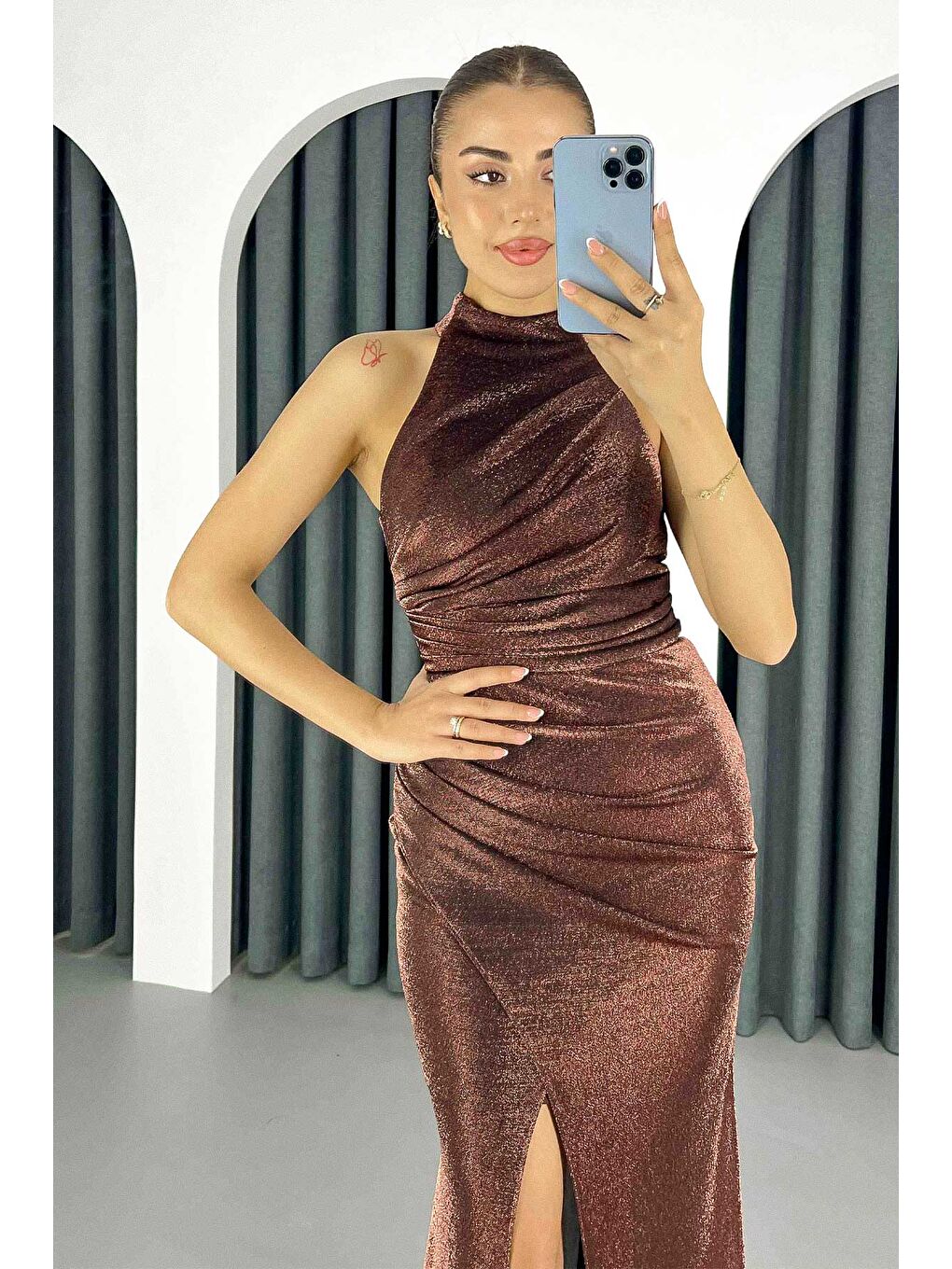 Kadın Kahverengi Halter Yaka Yırtmaçlı Simli Uzun Abiye Elbise-3