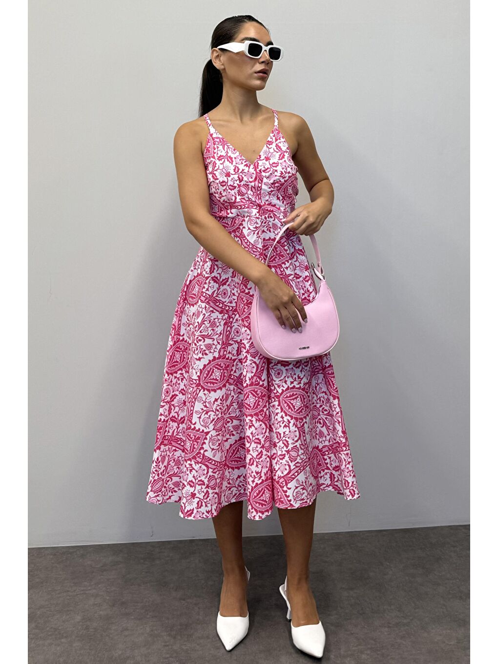 Pembe Desenli Dekolteli Midi Boy Elbise Mg1537-6