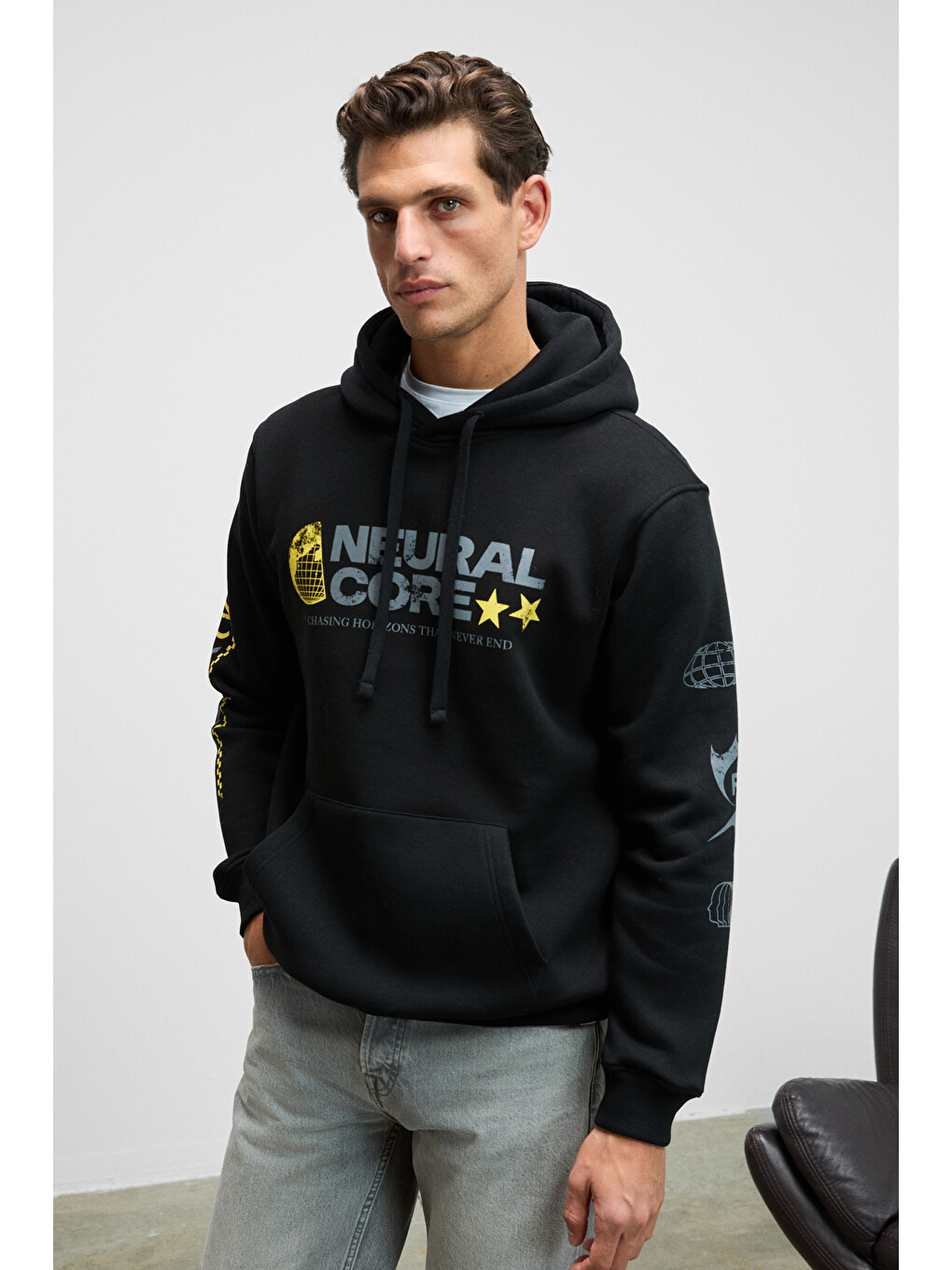 Cornelıus Erkek Önü Ve Kolları Baskılı Kapüşonlu Kordonlu Kanguru Cepli Siyah Sweatshirt-1