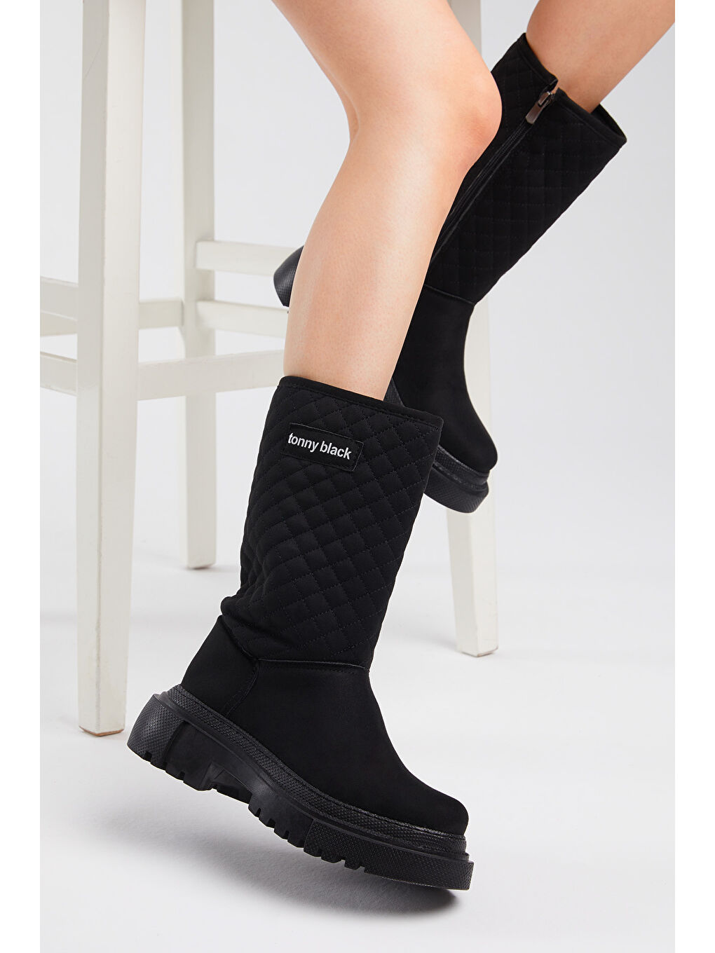 Kadın Siyah Süet Kapitone Desenli Rahat Kalıp Uzun Bot-1