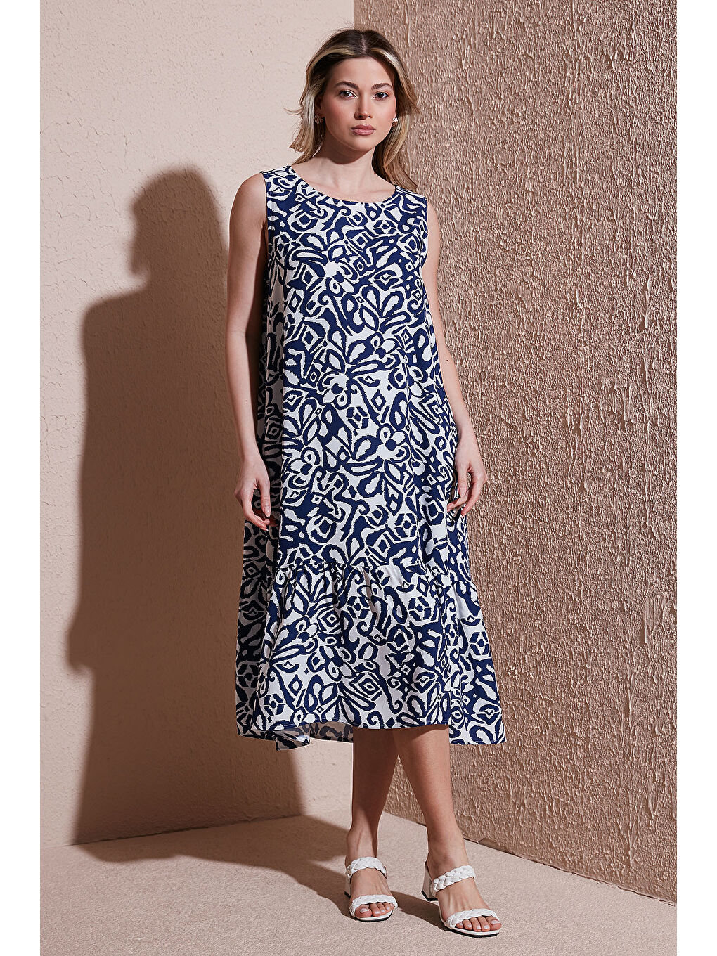 Mavi Desenli Rahat Kalıp Bisiklet Yaka Midi Elbise 26Y0458K1