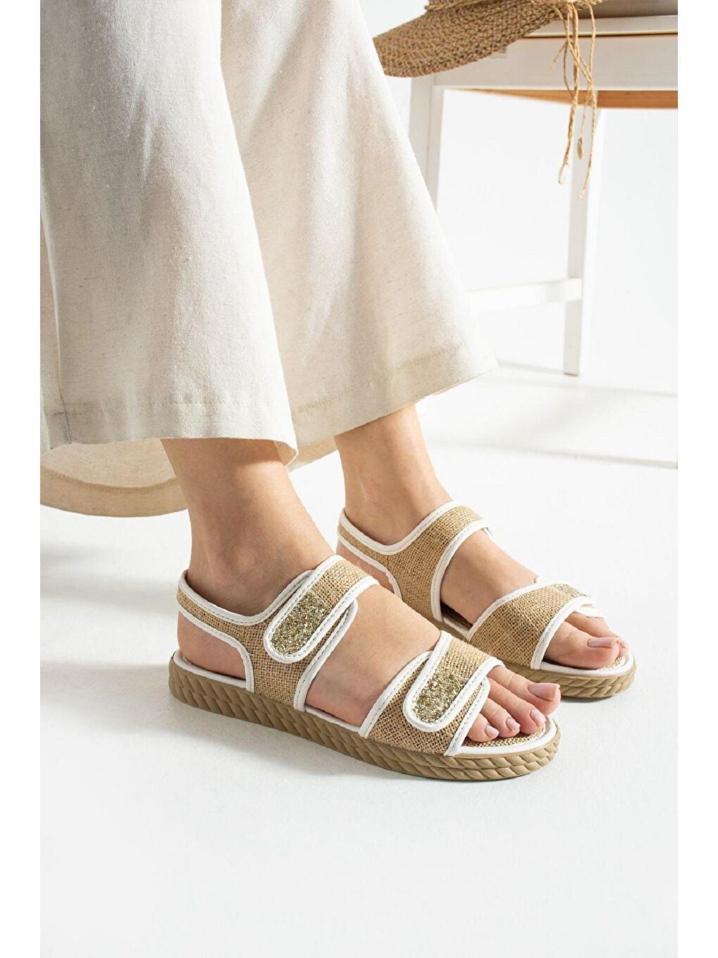 Beyaz Lossa Hasır Detaylı Bantlı Kadın Sandalet