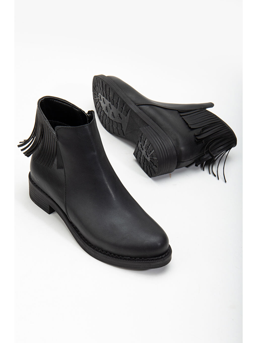 Kadın Siyah Cilt Termo Taban Püskül Detaylı Fermuarlı Kısa Topuklu Bot-2
