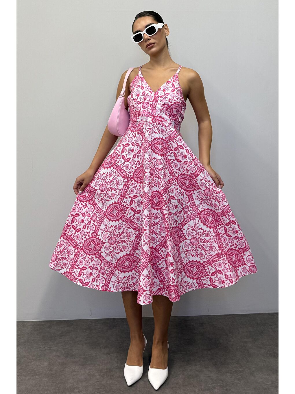 Pembe Desenli Dekolteli Midi Boy Elbise Mg1537-7