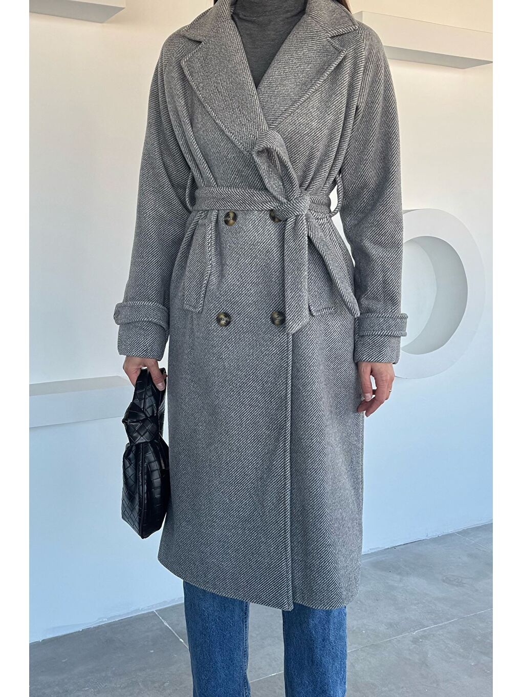 Siyah Kadın İç Astarlı Bel Kuşaklı Desenli Kaşe Kaban-1