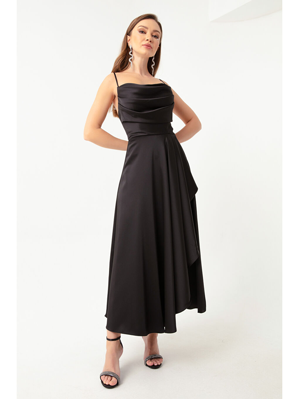 Kadın Siyah Volanlı Yırtmaçlı Saten Midi Boy Abiye & Mezuniyet Elbisesi-2