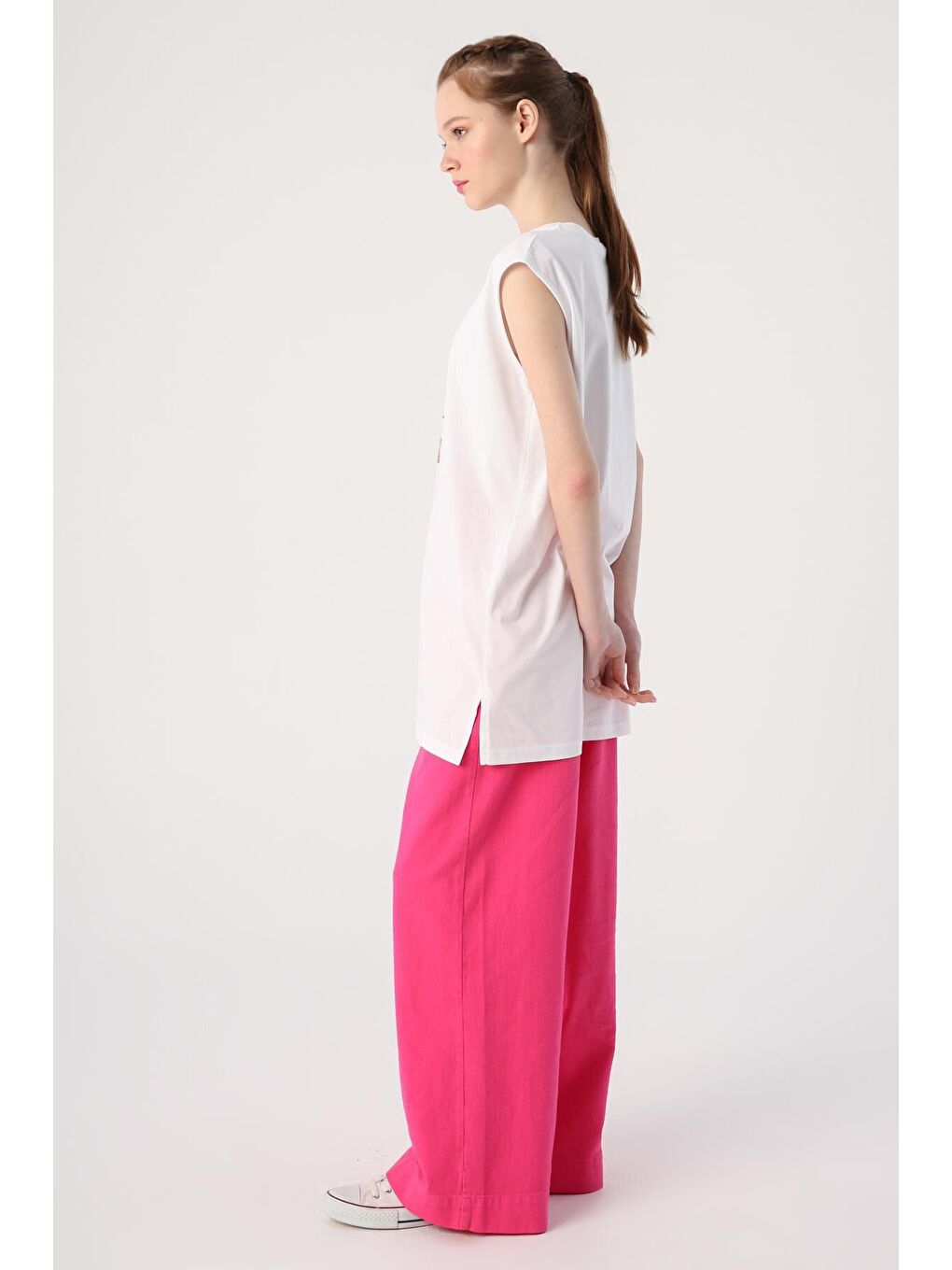 Beyaz %100 Pamuk Baskılı Bisiklet Yaka Kolsuz Tişört Tunik-1