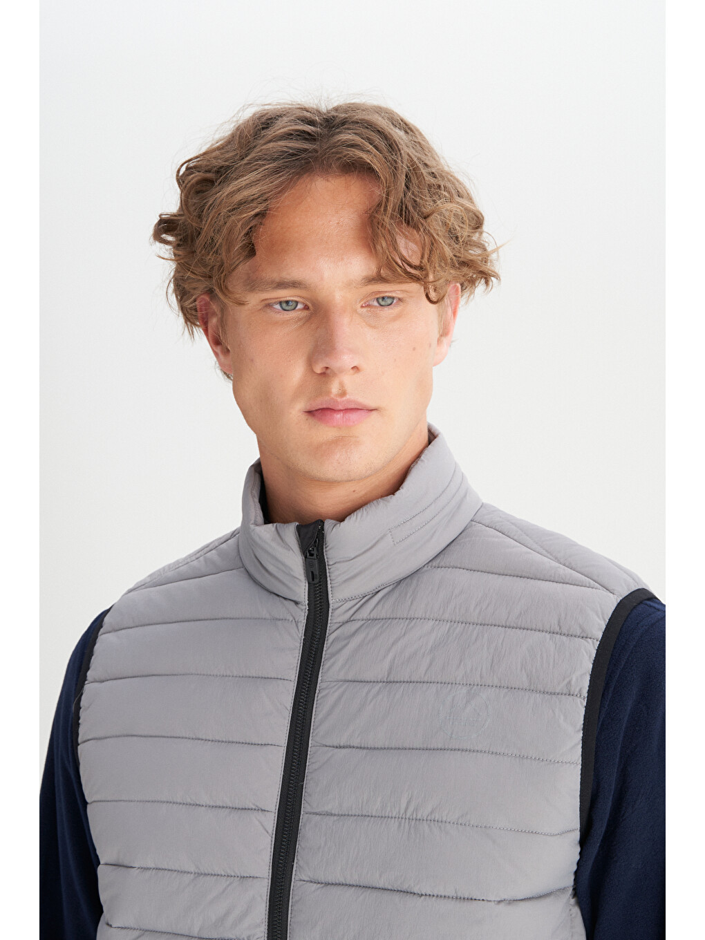 Gri Regular Fit Normal Kesim Dik Yaka Cepli Şişme Yelek-4