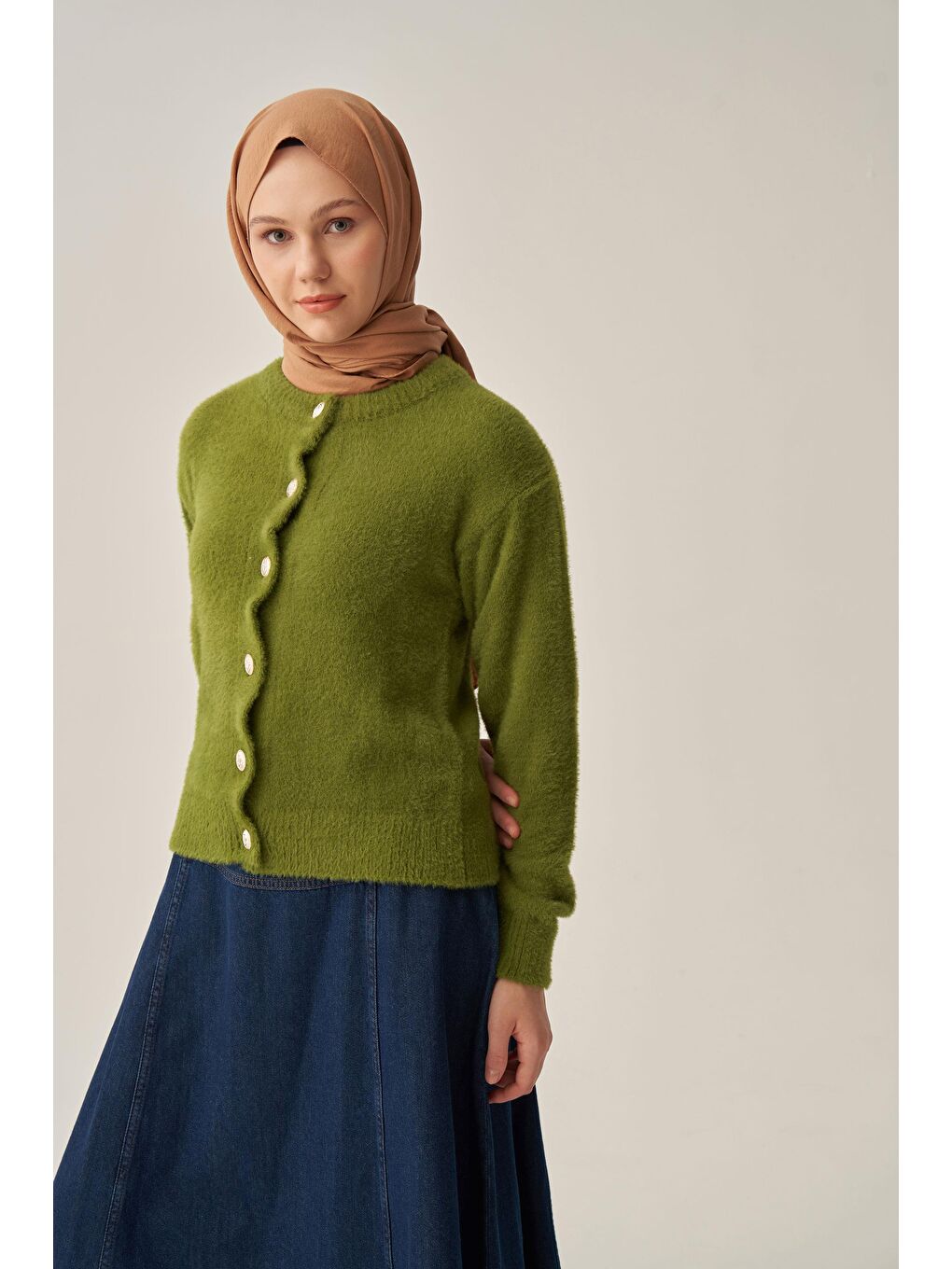 Yeşil-Yumuşak Dokulu Dügmeli Hırka