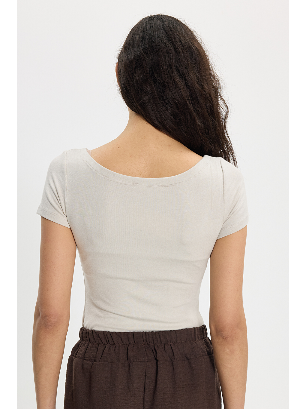 Kadın Slim Fit Dar Kesim Pamuklu Yumuşak Dokulu Kısa Kollu Kayık Yaka Bej Tişört-6