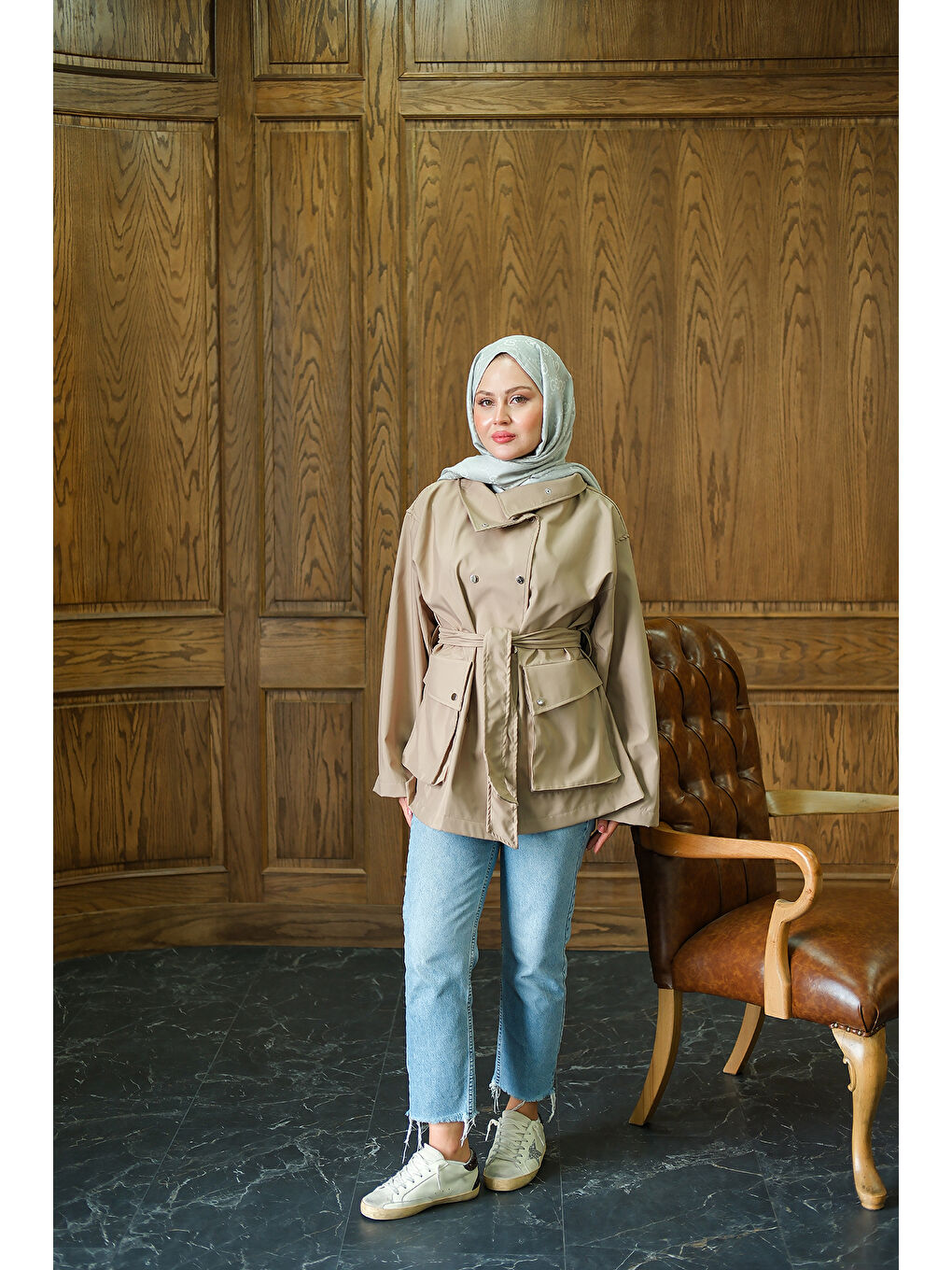 Bej Kadın Deri Görünümlü Kısa Trenç Vizon-4