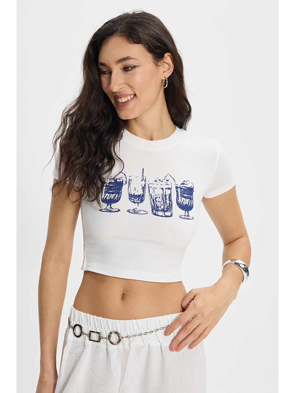 Kadın Slim Fit Dar Kesim %100 Pamuk Bisiklet Yaka Kısa Kollu Baskılı Ekru Crop Tişört